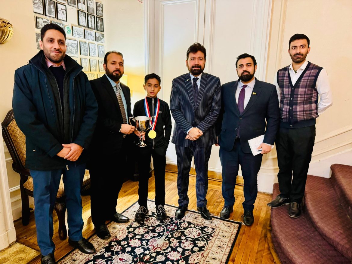 Consul General of Pakistan in New York Aamer Ahmed Atozai Lauds Harmas Raja for Historic US Junior Open Win