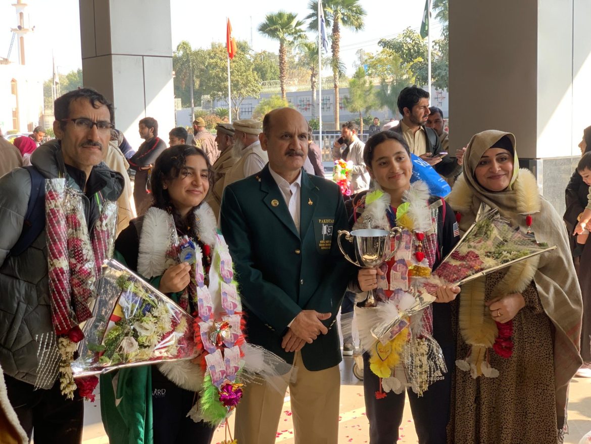 WARM RECEPTION FOR PAKISTAN’S SQUASH STARS