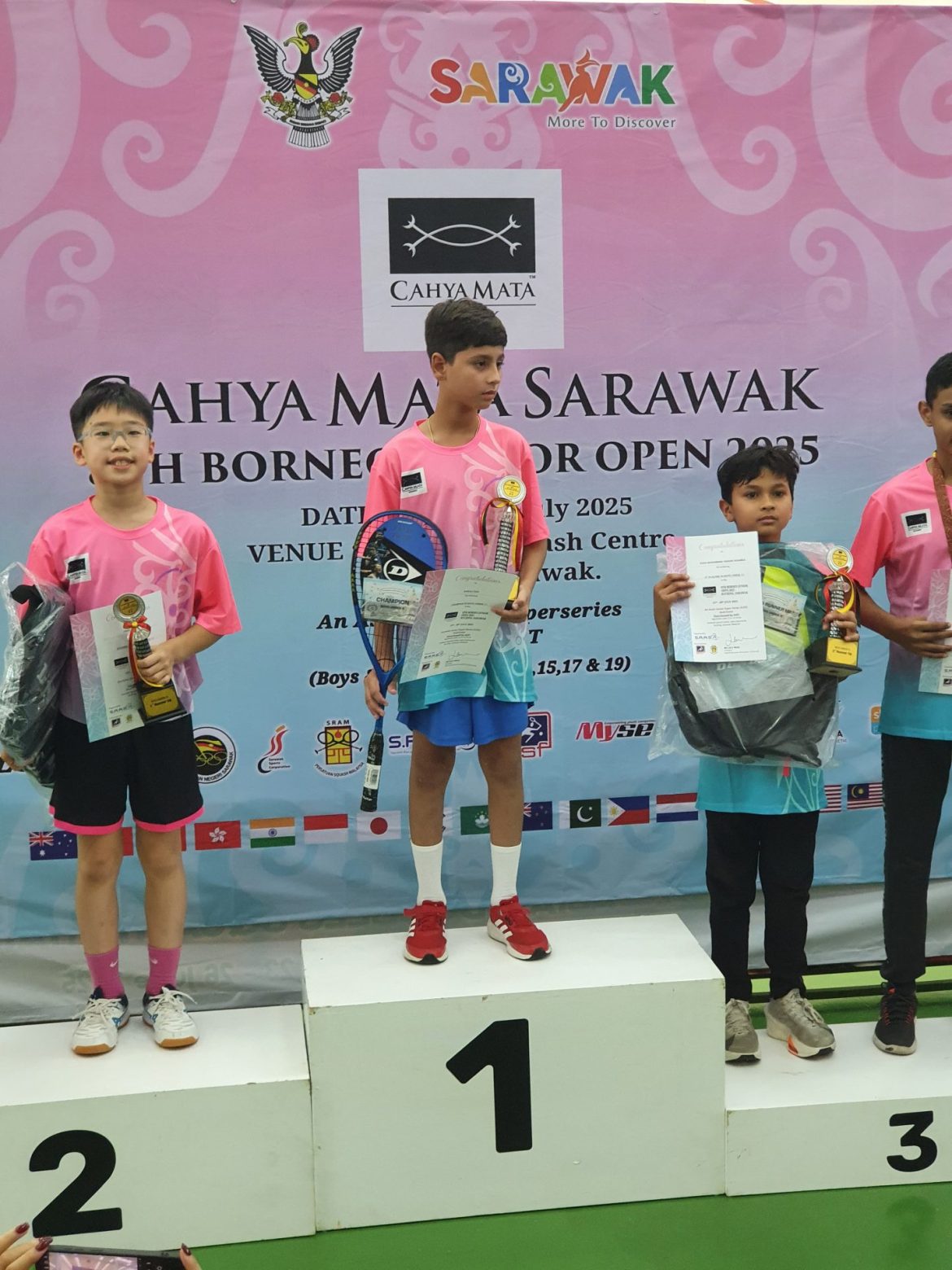 Continuing the winning streak by Pakistani junior squash players