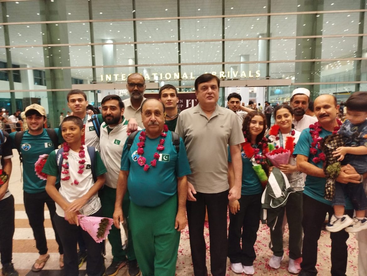 *_SQUASH STARS RETURN HOME!_*