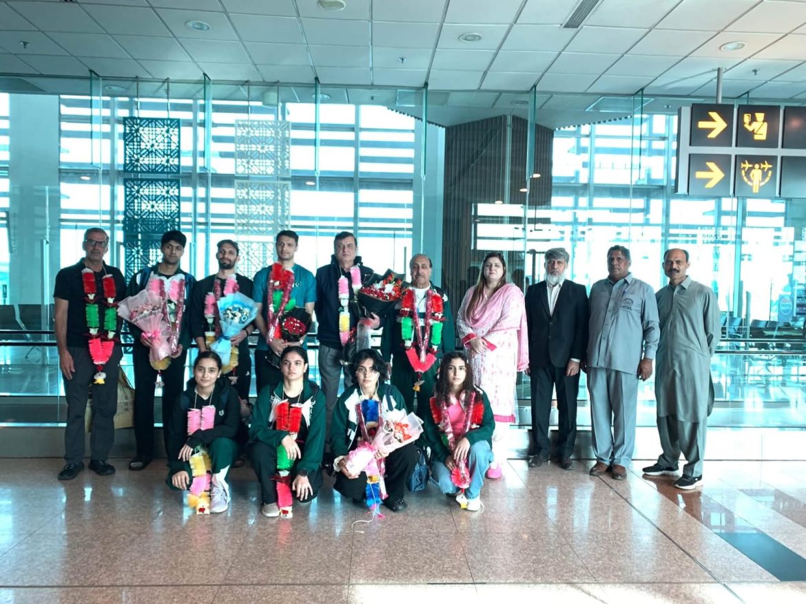 GRAND WELCOME FOR OUR HEROES AT ISLAMABAD AIRPORT!